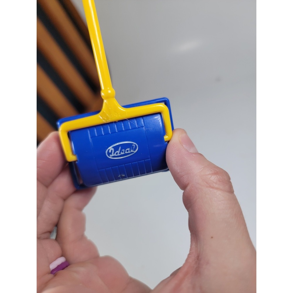 Vintage Ideal Dollhouse Carpet Sweeper Yellow & Blue - Picture 5 of 6